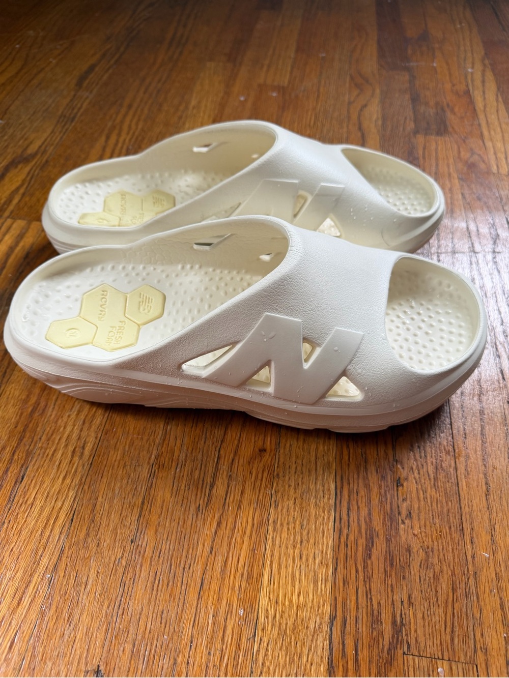 Off-white New Balance RCVRY Slides